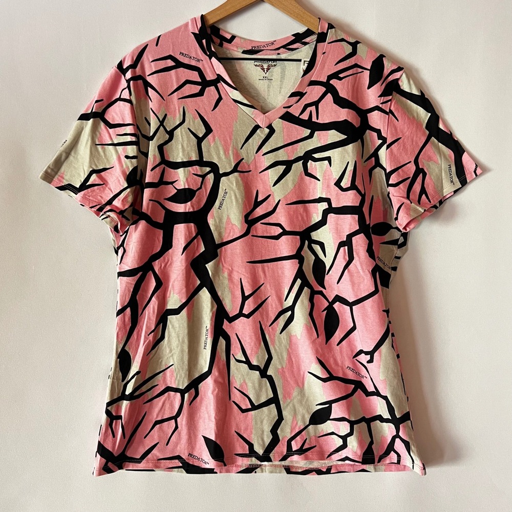 NWT Predator Camo Pink‎ Black V-Neck Short Sleeve Tee Shirt Outdoorsy Gorpcore